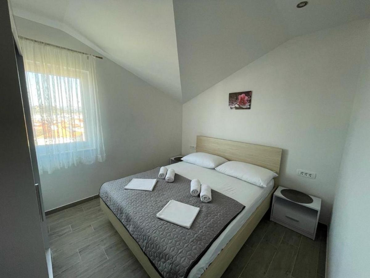 Apartments Kostelic Murter Luaran gambar