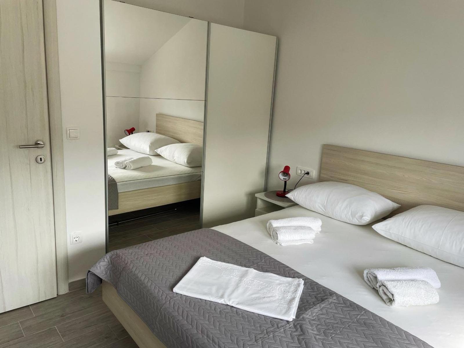 Apartments Kostelic Murter Bilik gambar
