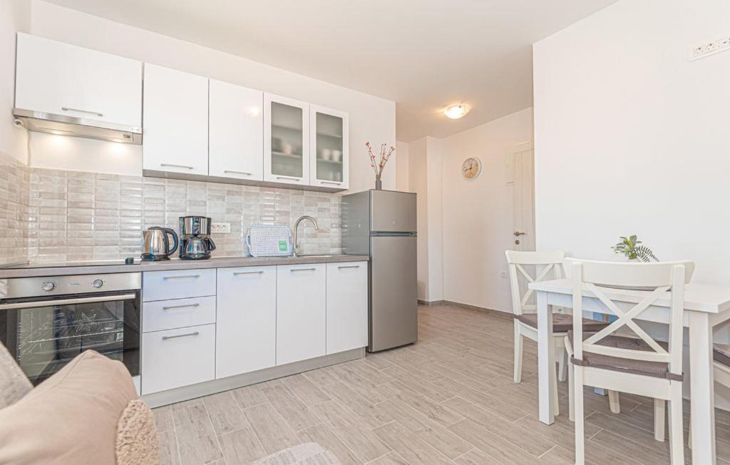 Apartments Kostelic Murter Bilik gambar